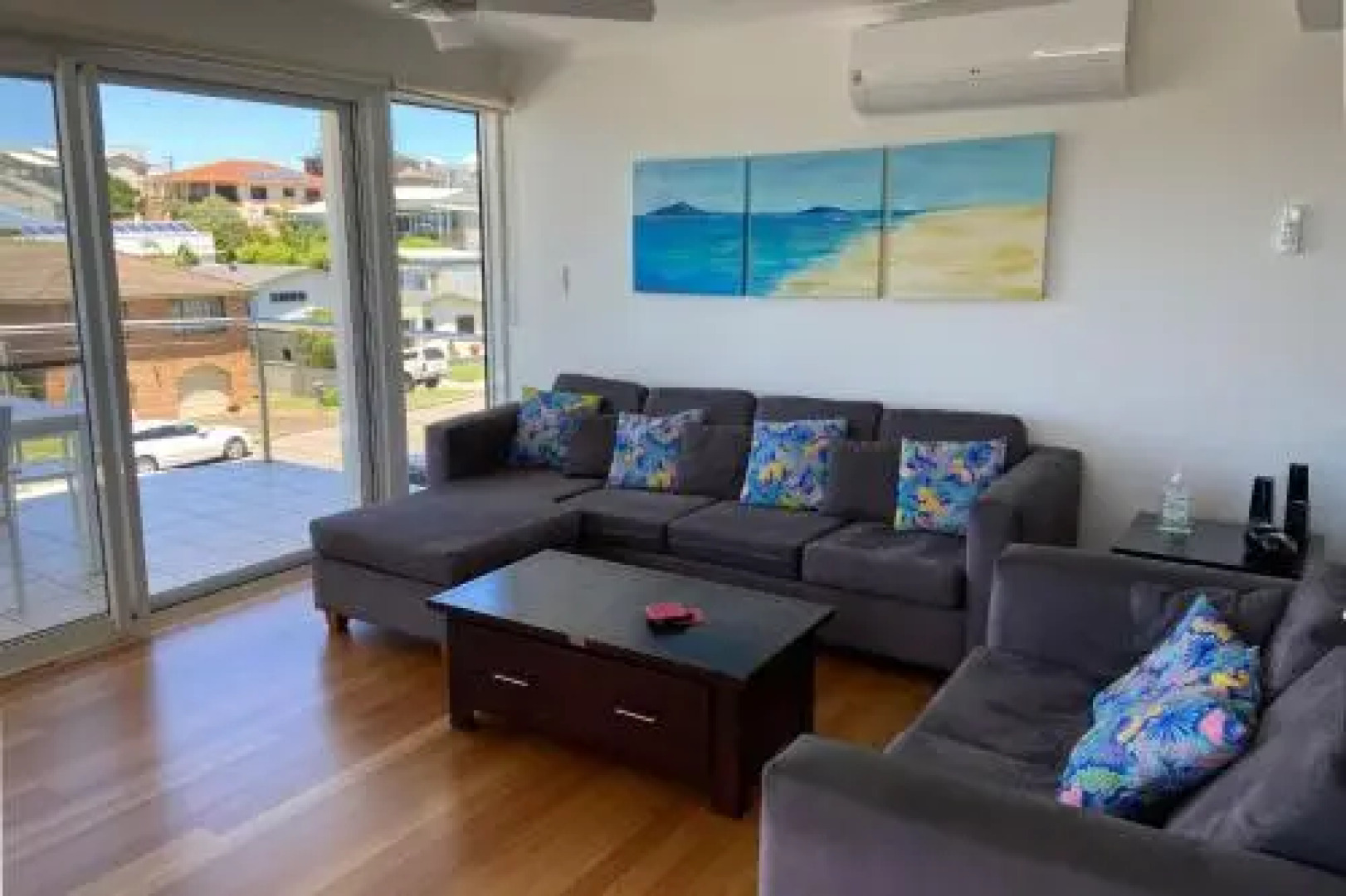 Ultimate Beach House' 19a Graham Street - views , peace & quiet