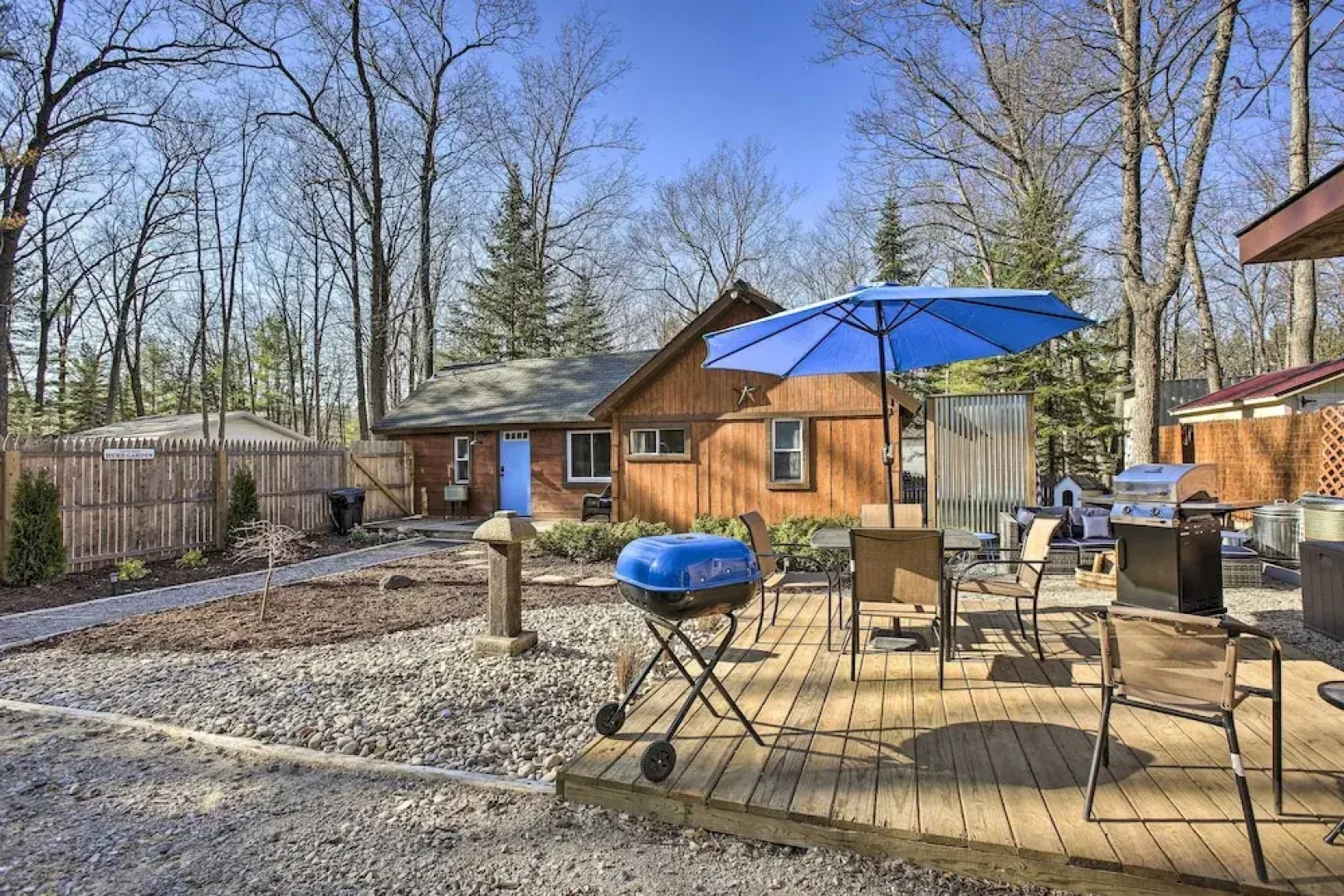 'work, Play & Get Away Cabin' Near Higgins Lake!