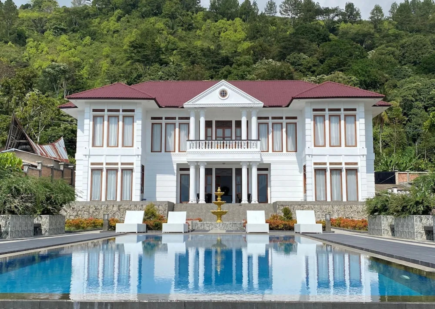 Toba Retreat Mansion And Villas