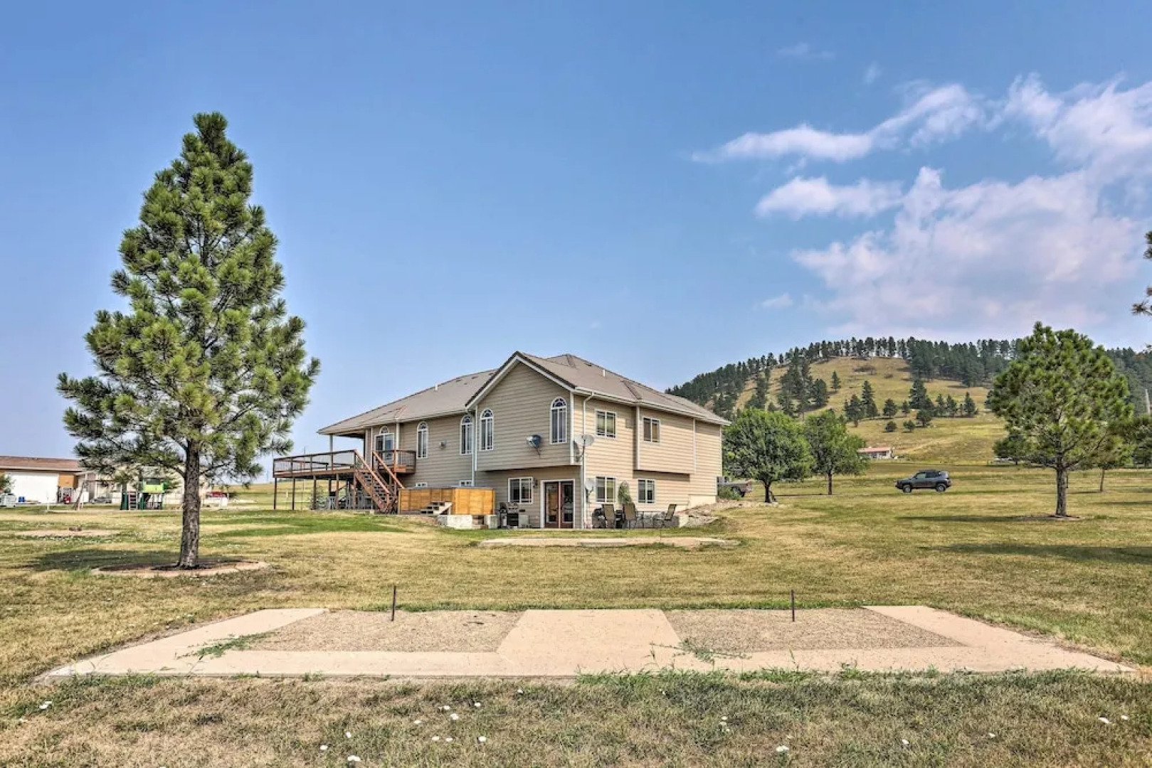 Black Hawk Lower-level Unit With Game Area!