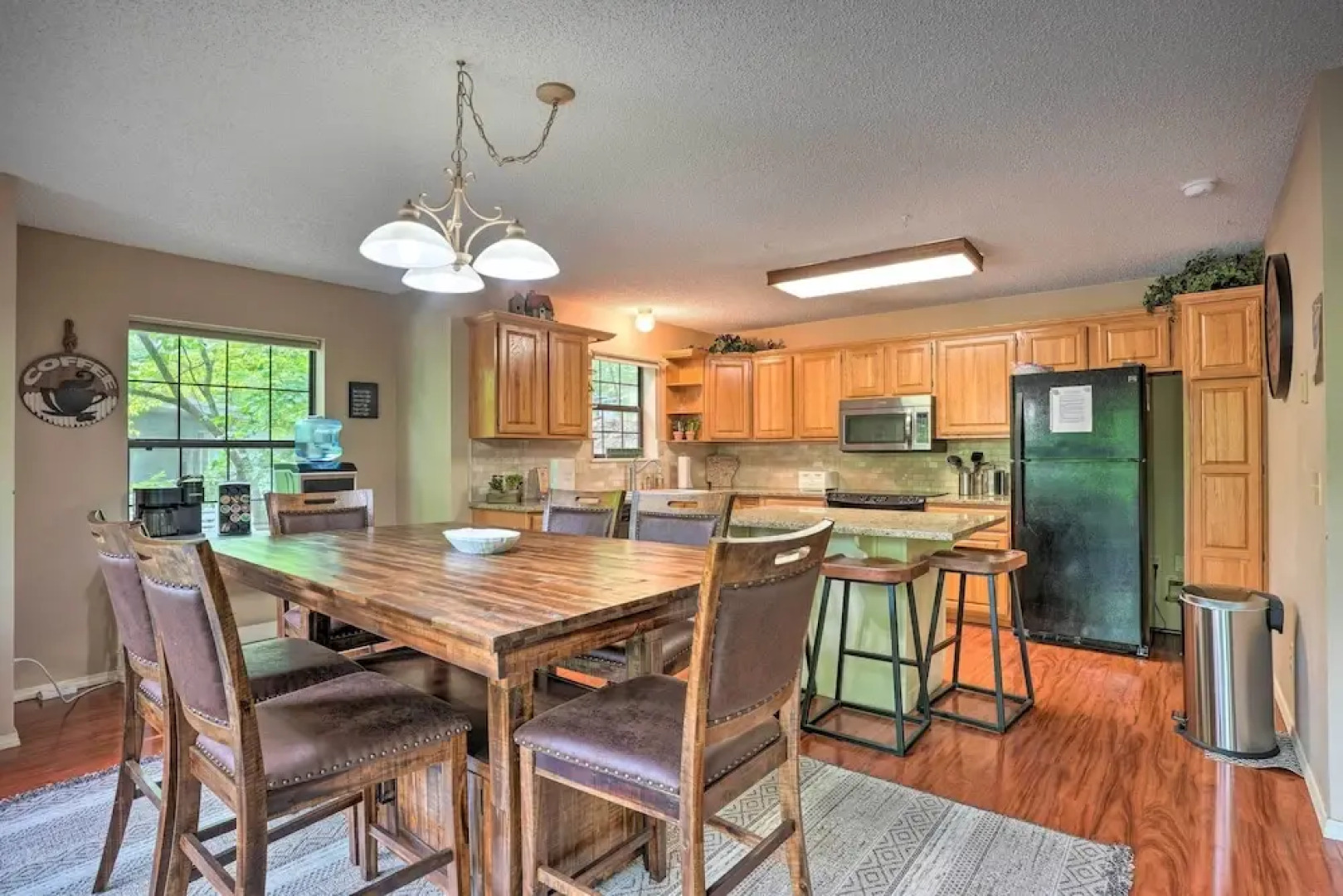 Beaver Lake Retreat w/ Deck & Private Hot Tub