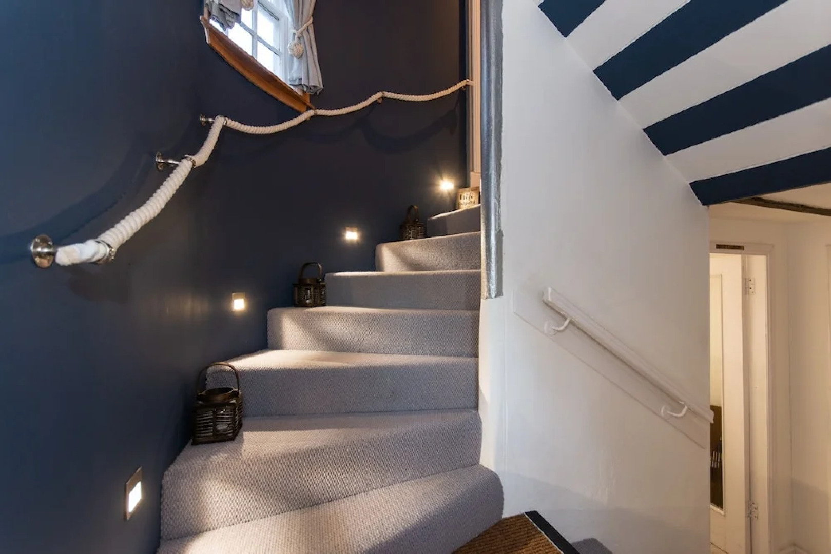 Captains Lookout - Cosy House With Sea Views