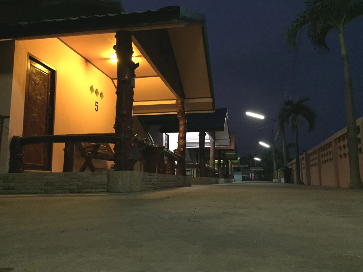 Ruenmai Homestay Lahansai