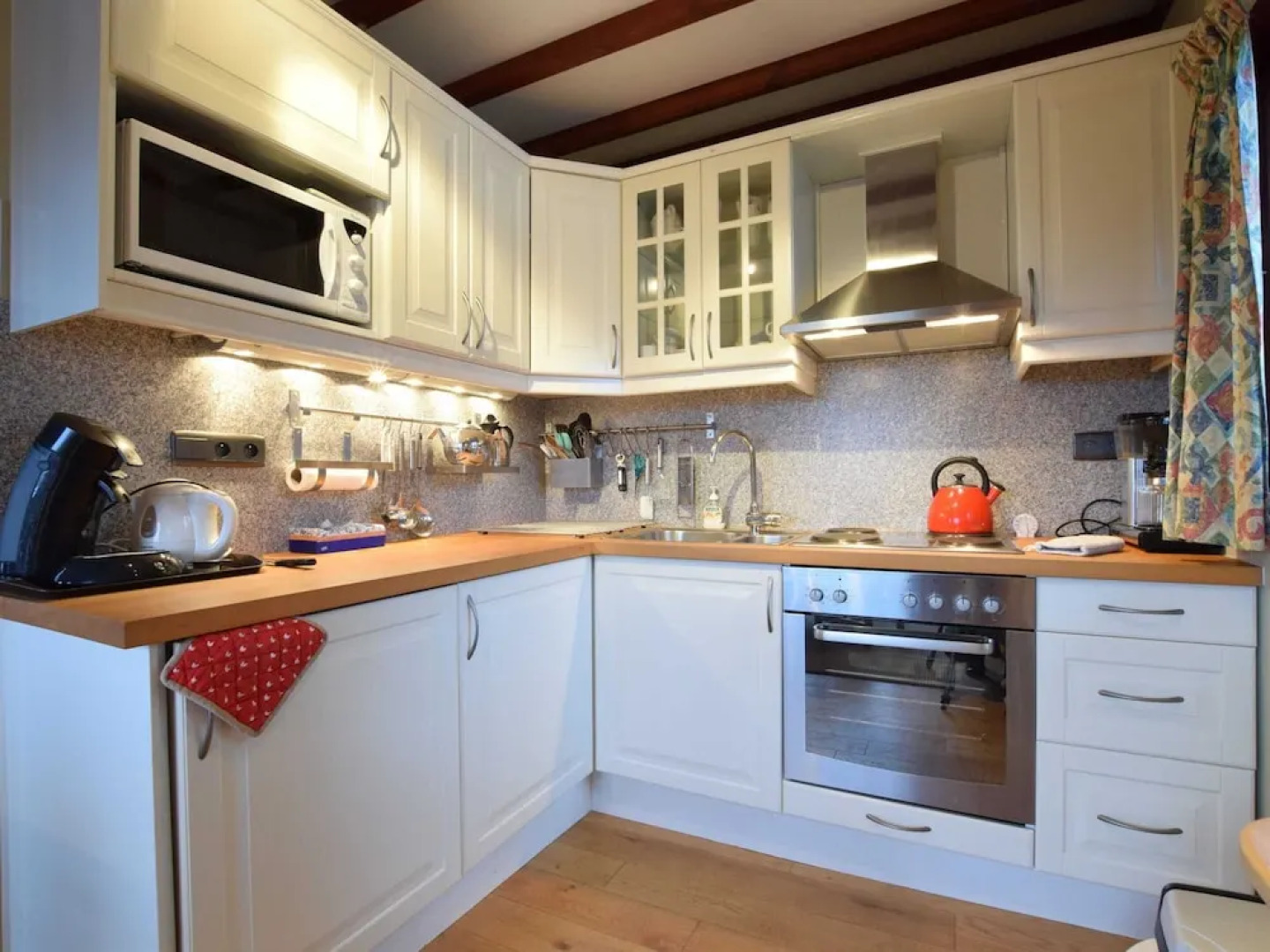 Comfortable Cottage Near Lake Cherapont