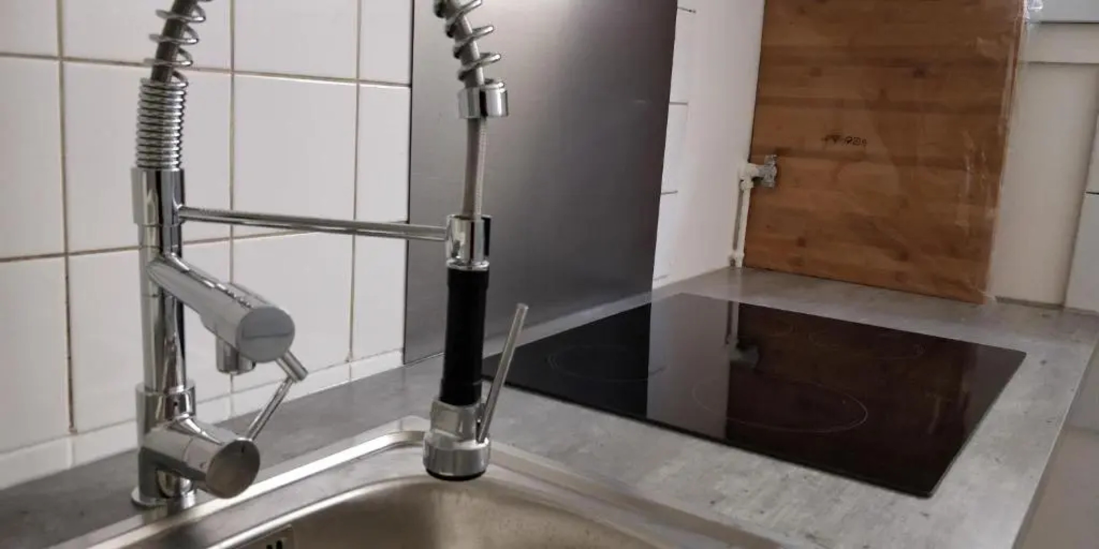 Modern 1 bedroom apartment near the metro.