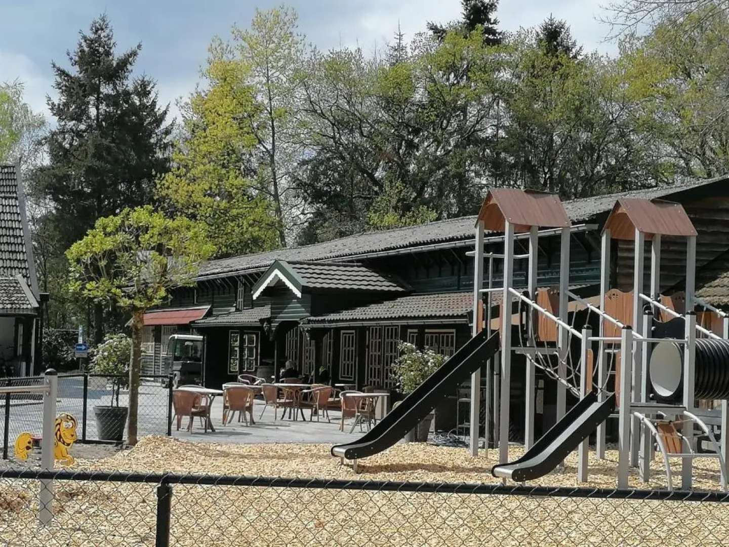 Chalet 4-5 Pers in Epe F16 Van alle gemakken voorzien Max aantal volwassenen is 4