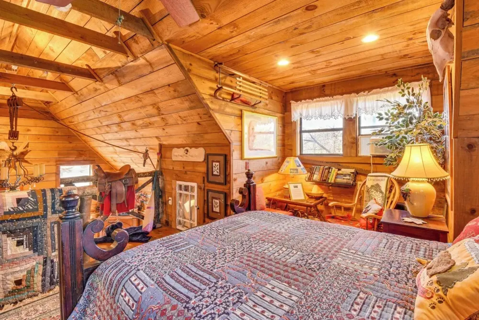 Rustic Cabin w/ Porches: 8 Mi to Tallulah Gorge!