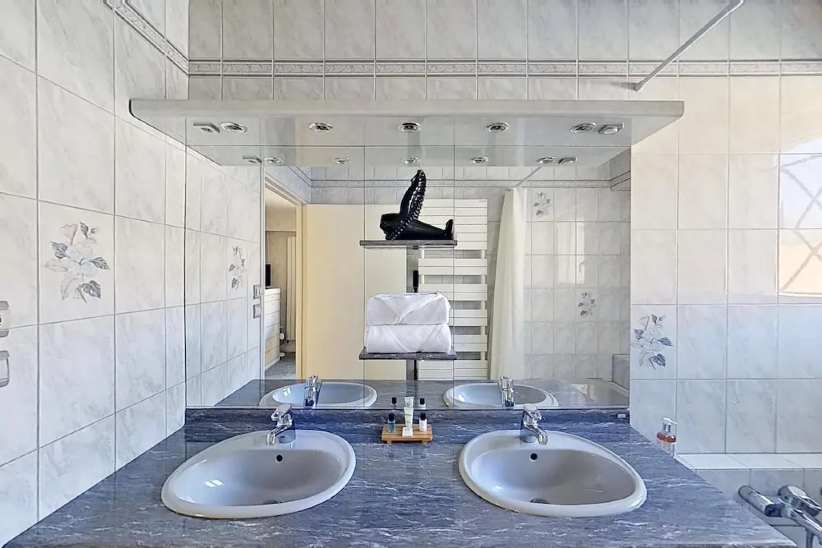 Les Jardins de la Muse / BnB maison d'hôte, piscine couverte et spa