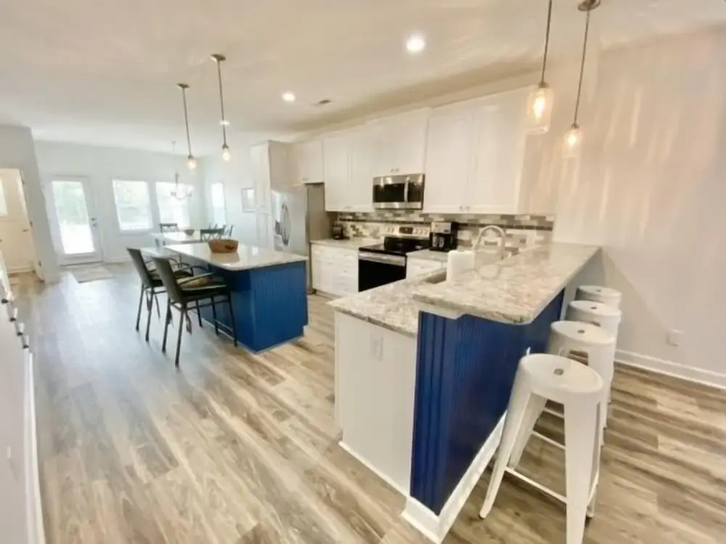 Hale Makai - Relaxing Family Vacation Just A Block From The Beach! Amazing Sunrise And Sunset Views From Four Decks! 3 Bedroom Townhouse by Redawning