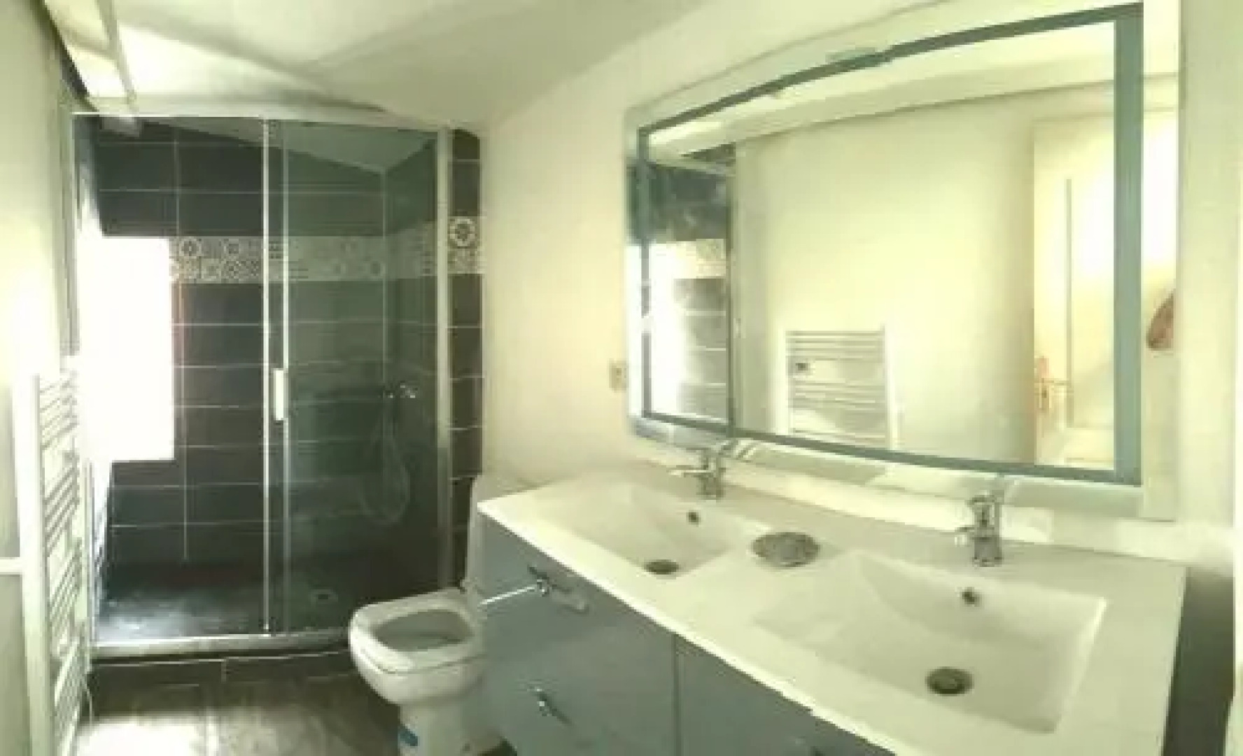 Maison neuve au pied des vignes