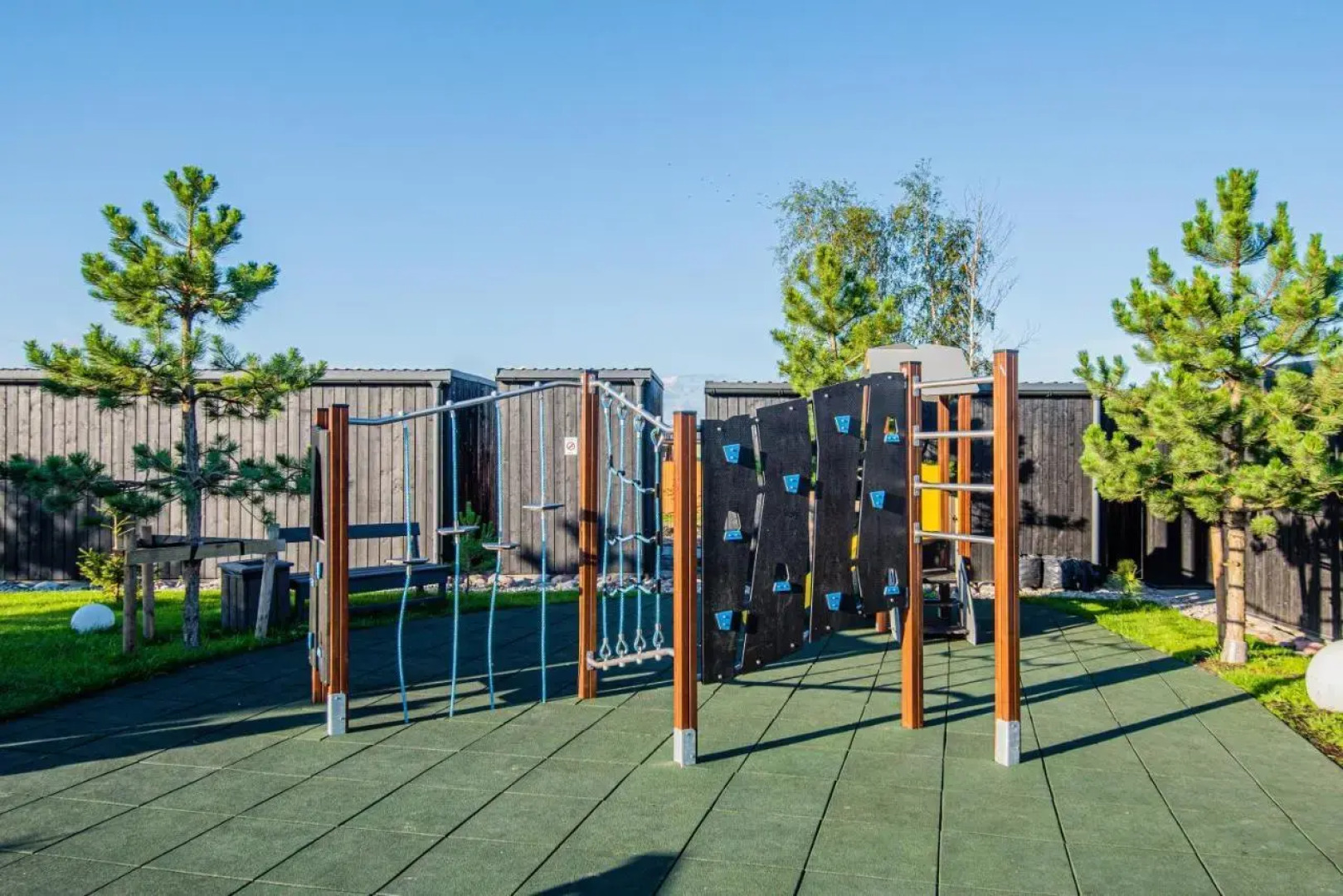 Stunning Seaside Studio with terrace and pool