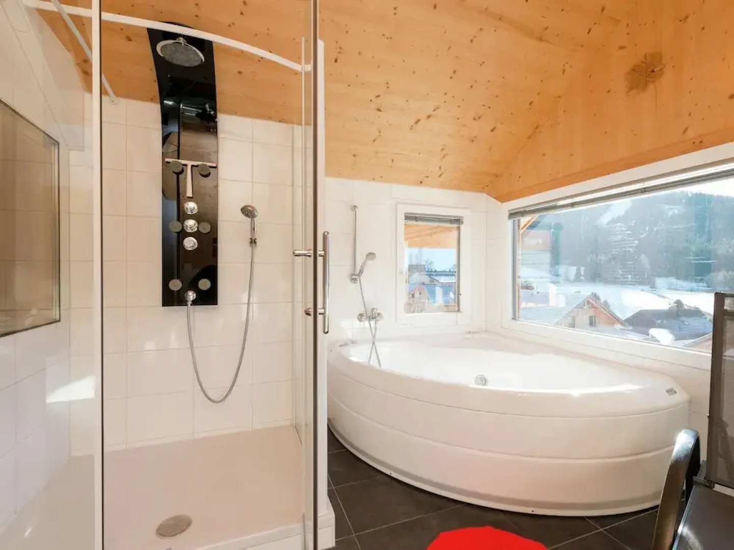 Luxurious Chalet in Hohentauern With Jacuzzi Near Lake