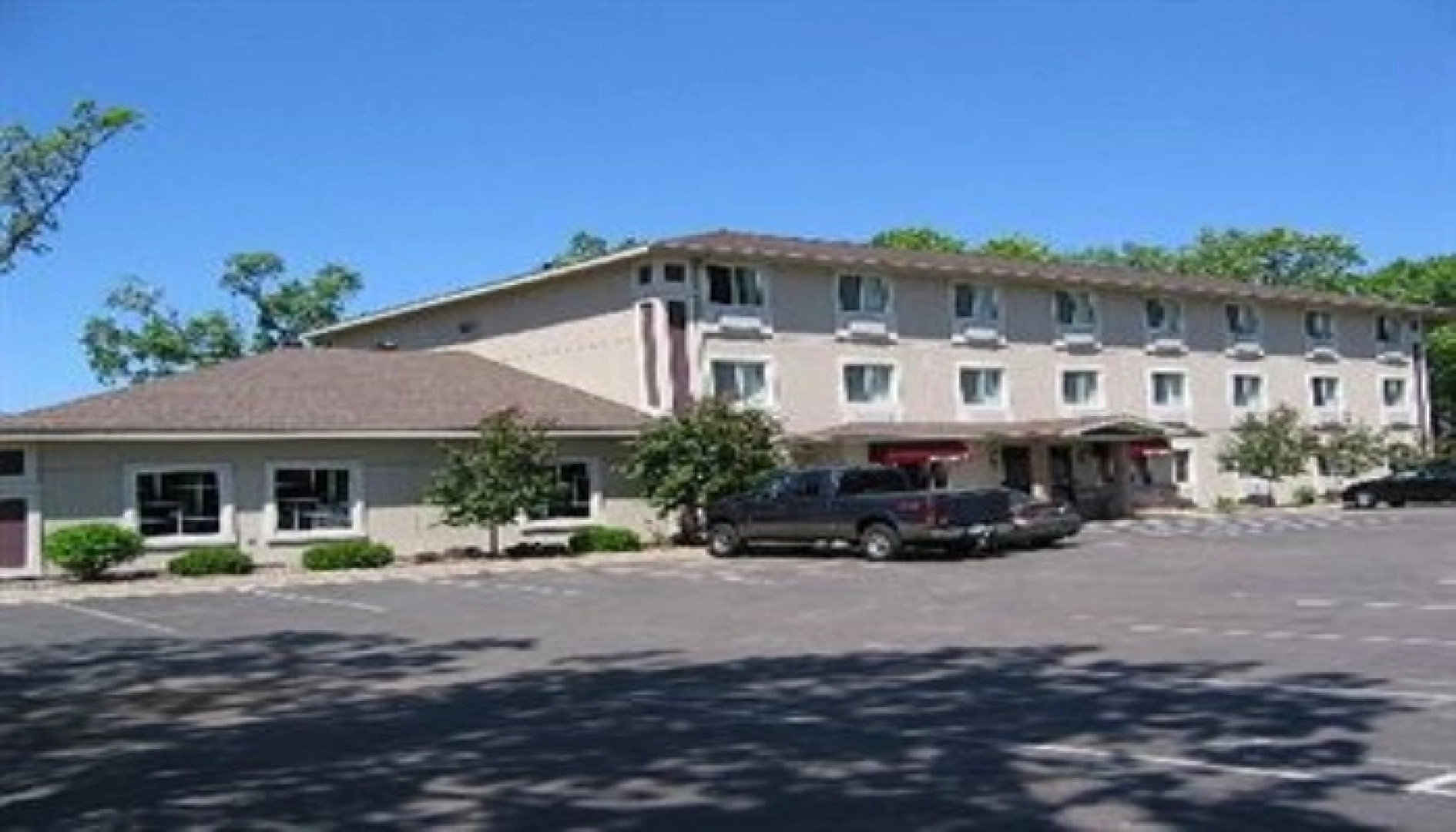 Budget Host Inn & Suites