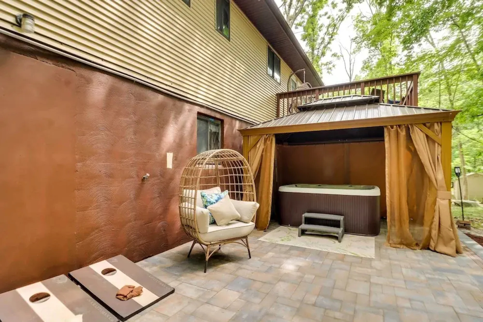 Outdoor Entertainment + Hot Tub: Poconos Home!