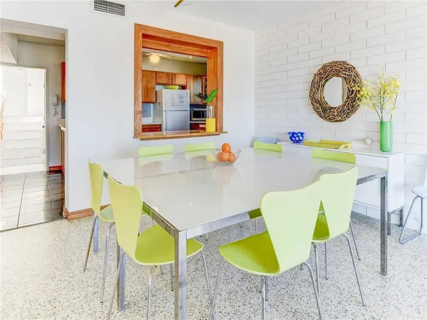 Sunshine House - Three Bedroom Home