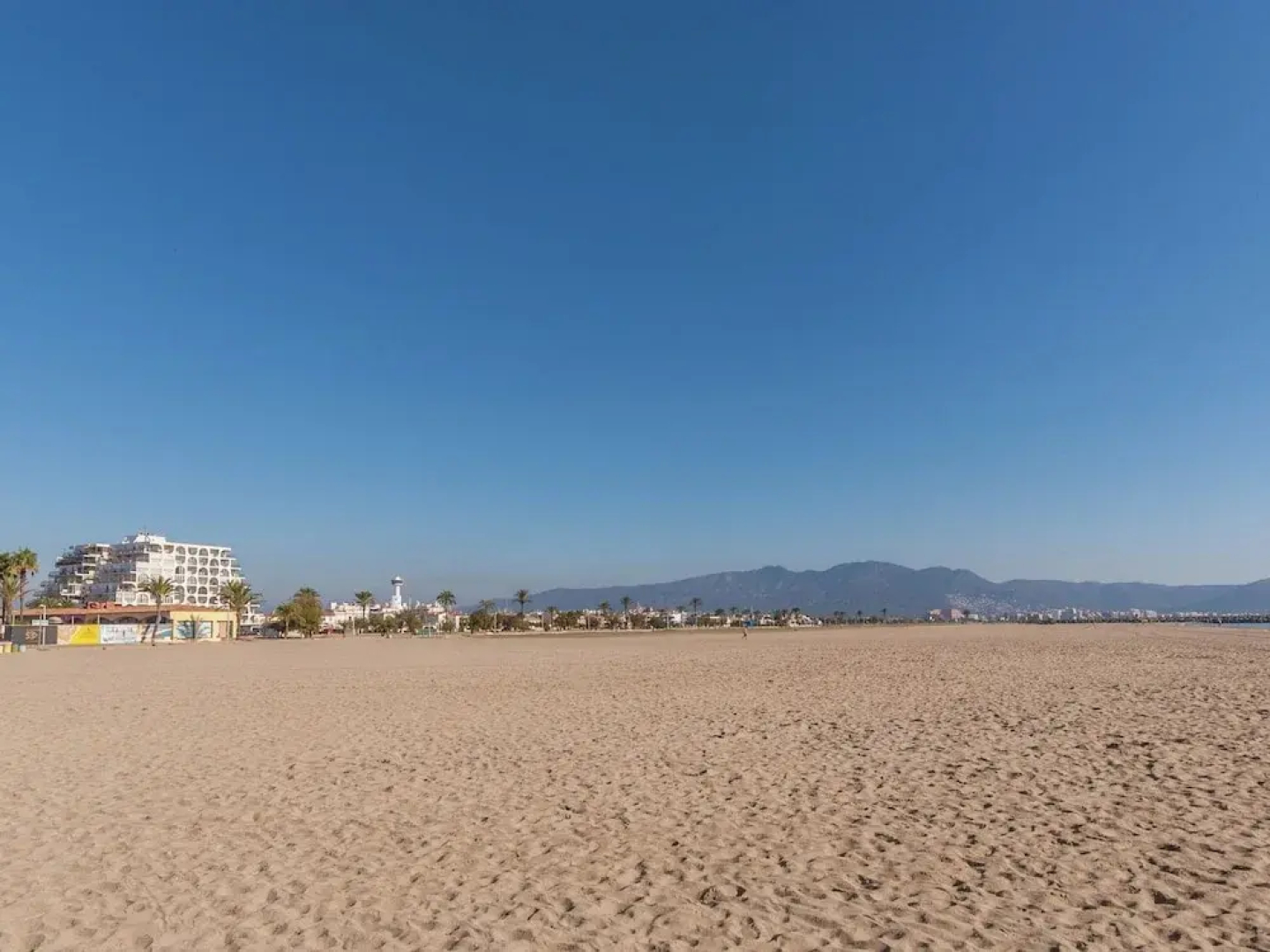 Holiday Apartment in a Complex near Sea