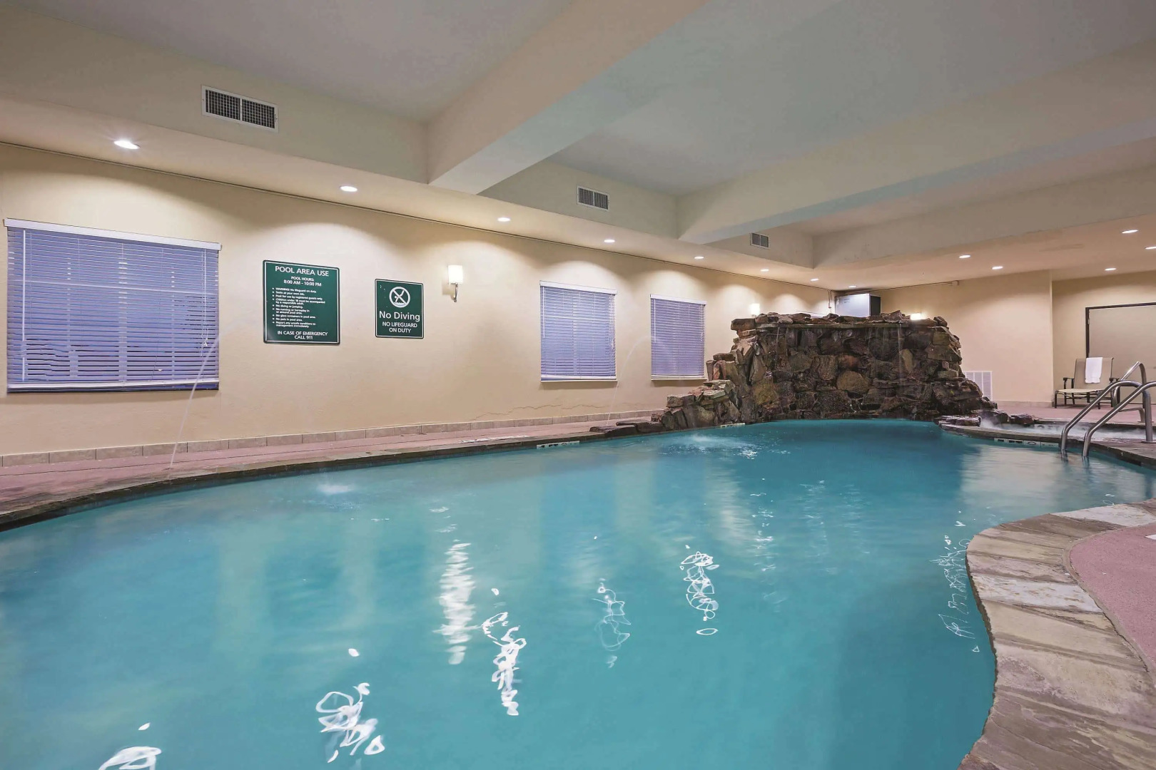 La Quinta Inn & Suites by Wyndham DFW Airport West - Euless