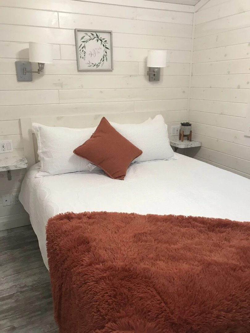 Lakefront Property Two Bedroom Cabin #36 at Long Cove Resort by Redawning