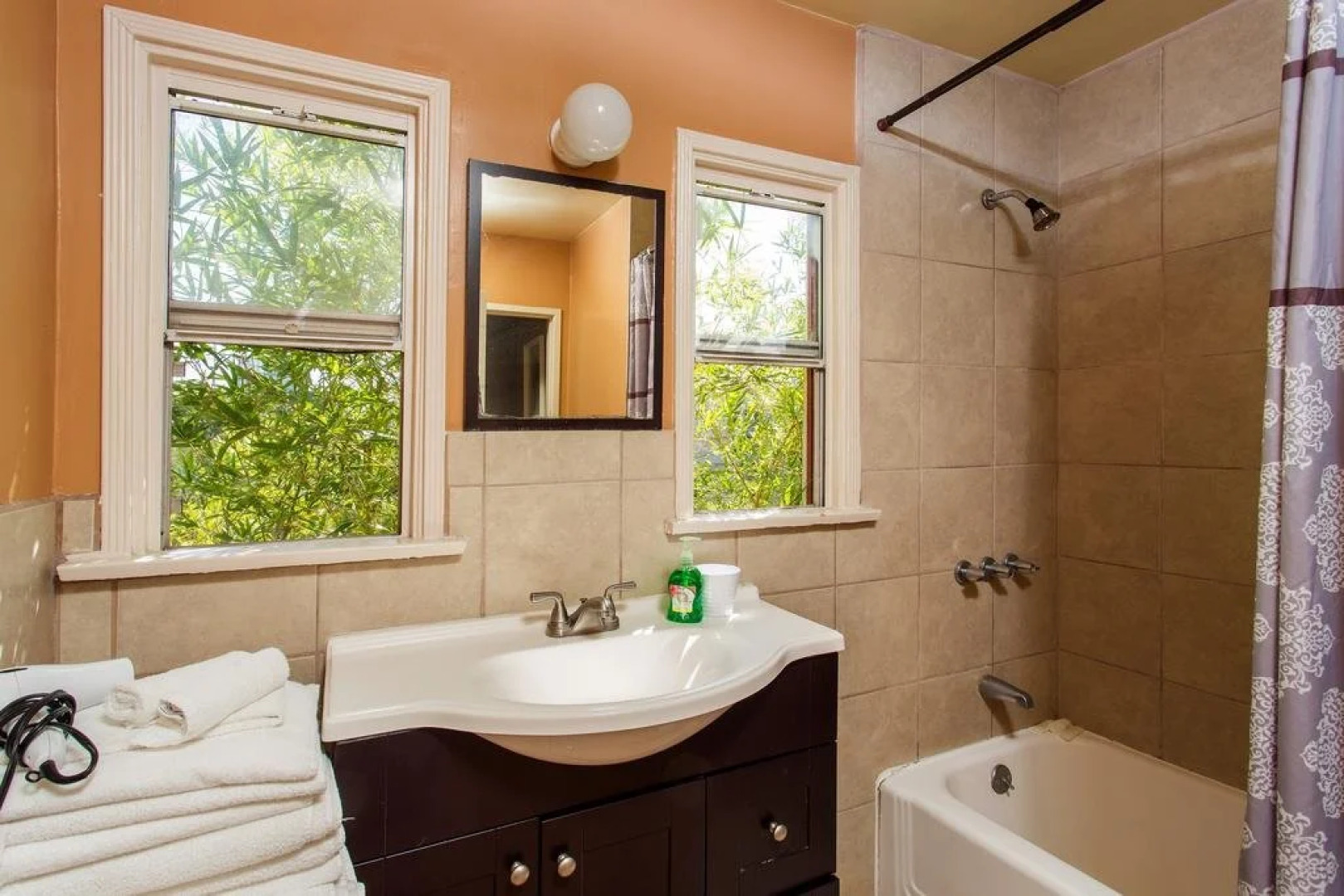 Hollywood Hills Suites