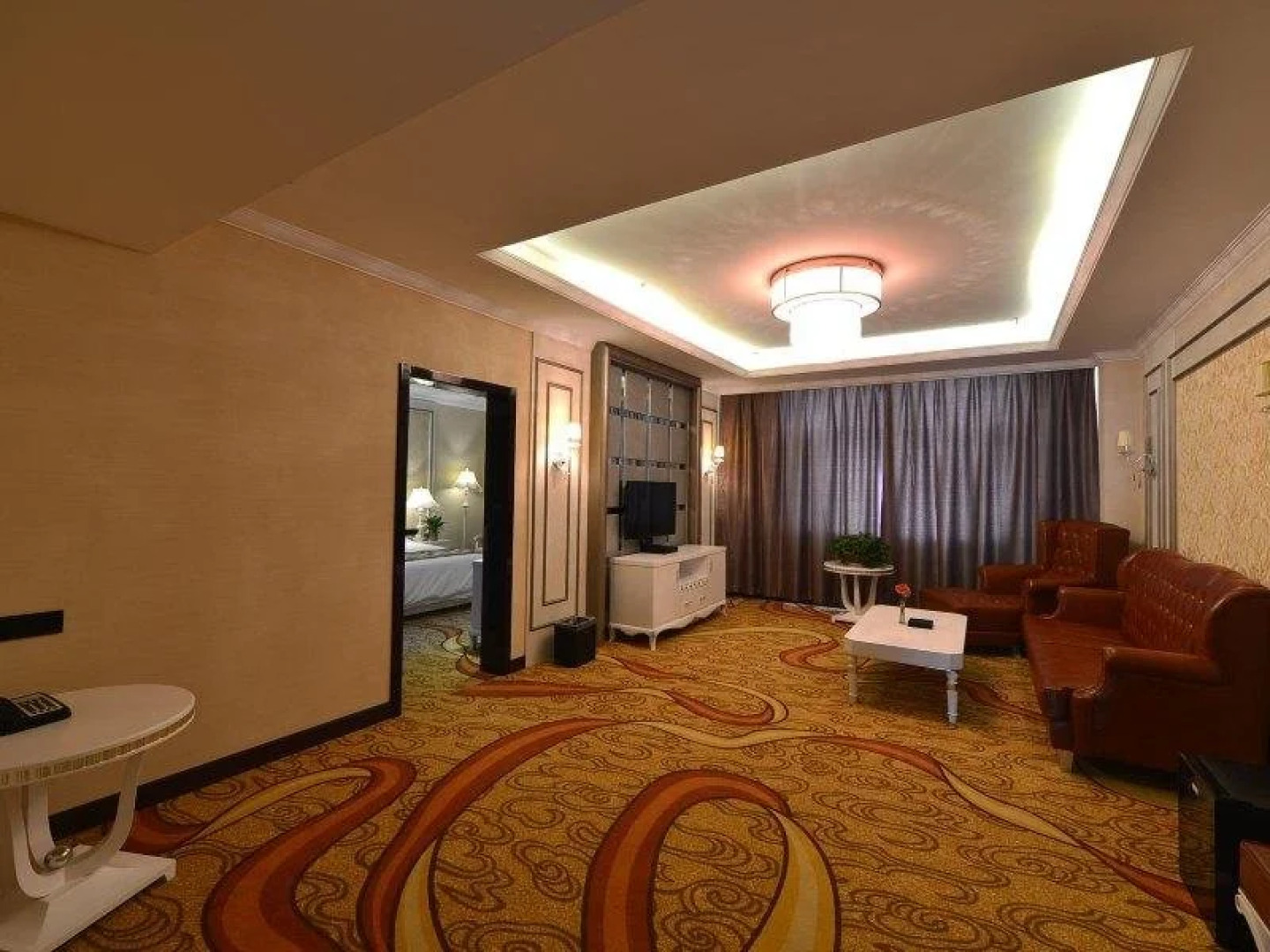 Huang He  International   Hotel