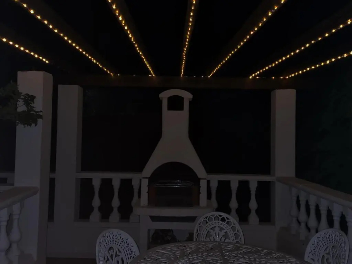 Beautiful apartment with private pool near Tenby