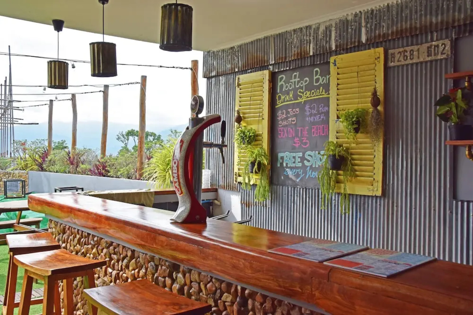 Mad Monkey Hostel Kampot