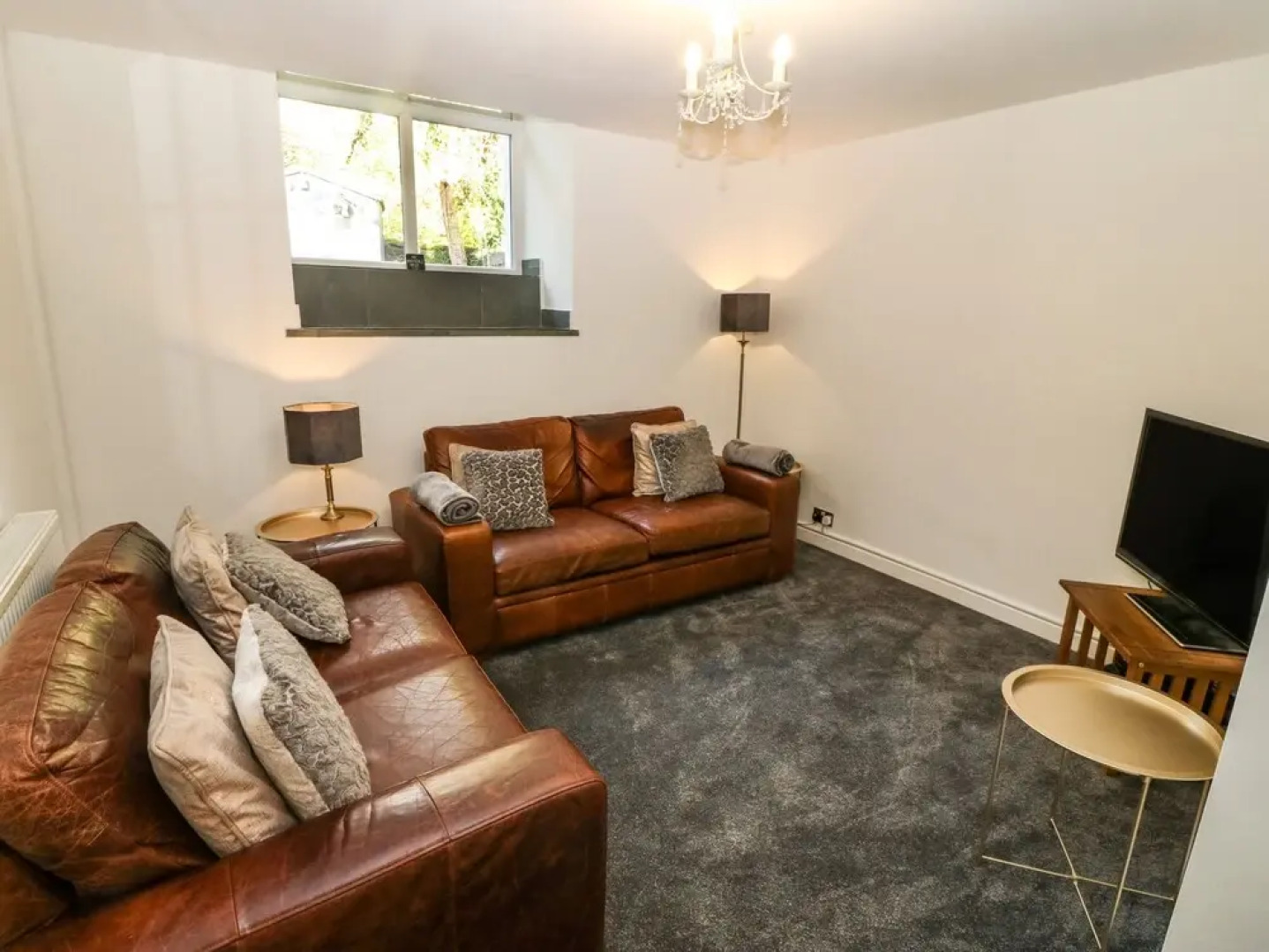 Yr Hen Ysgol, The Old School