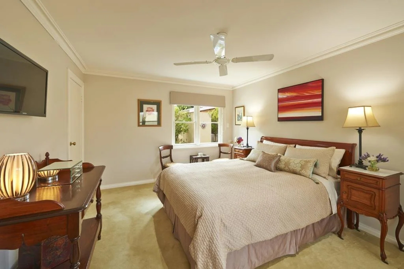 Karri House. Eat - Stay - Love