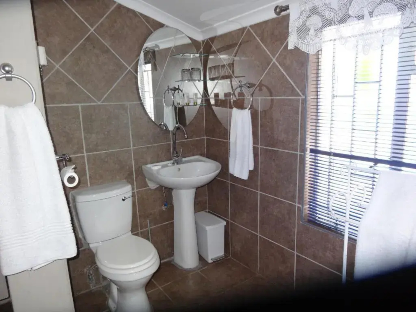 Waterglen Guest Lodge