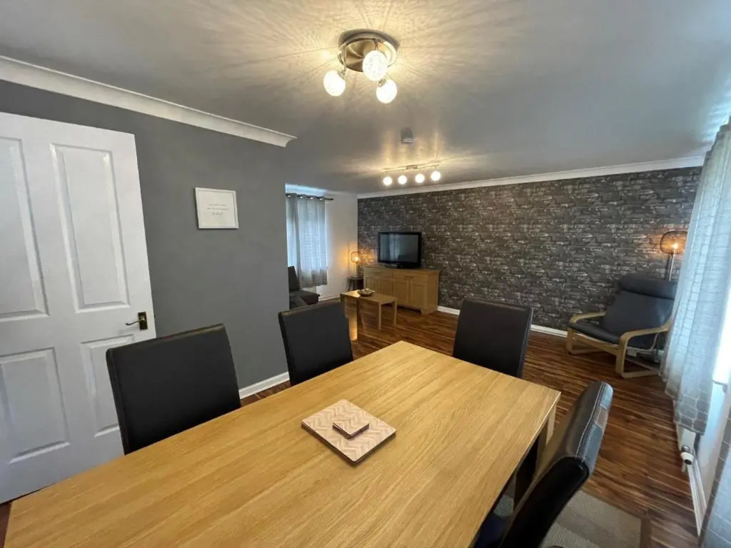 Beautiful 2-bed Apartment in Renfrew