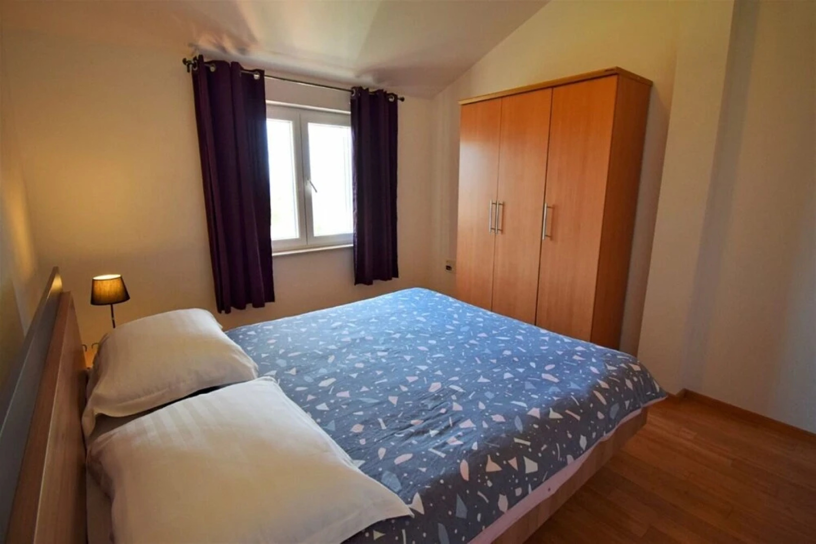 Pero - Free Parking - A2- Crveni