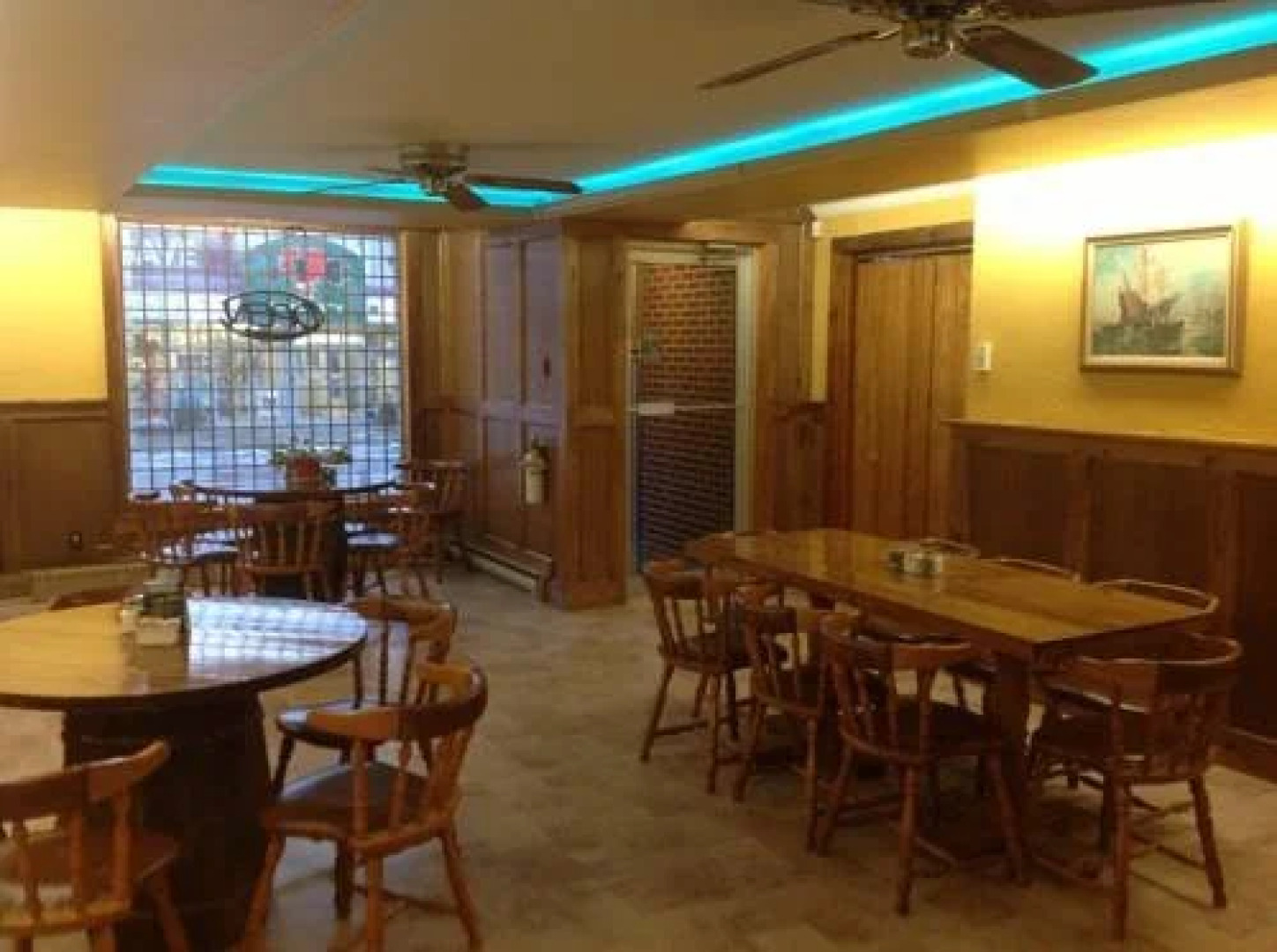 Loyalist Inn & Suites