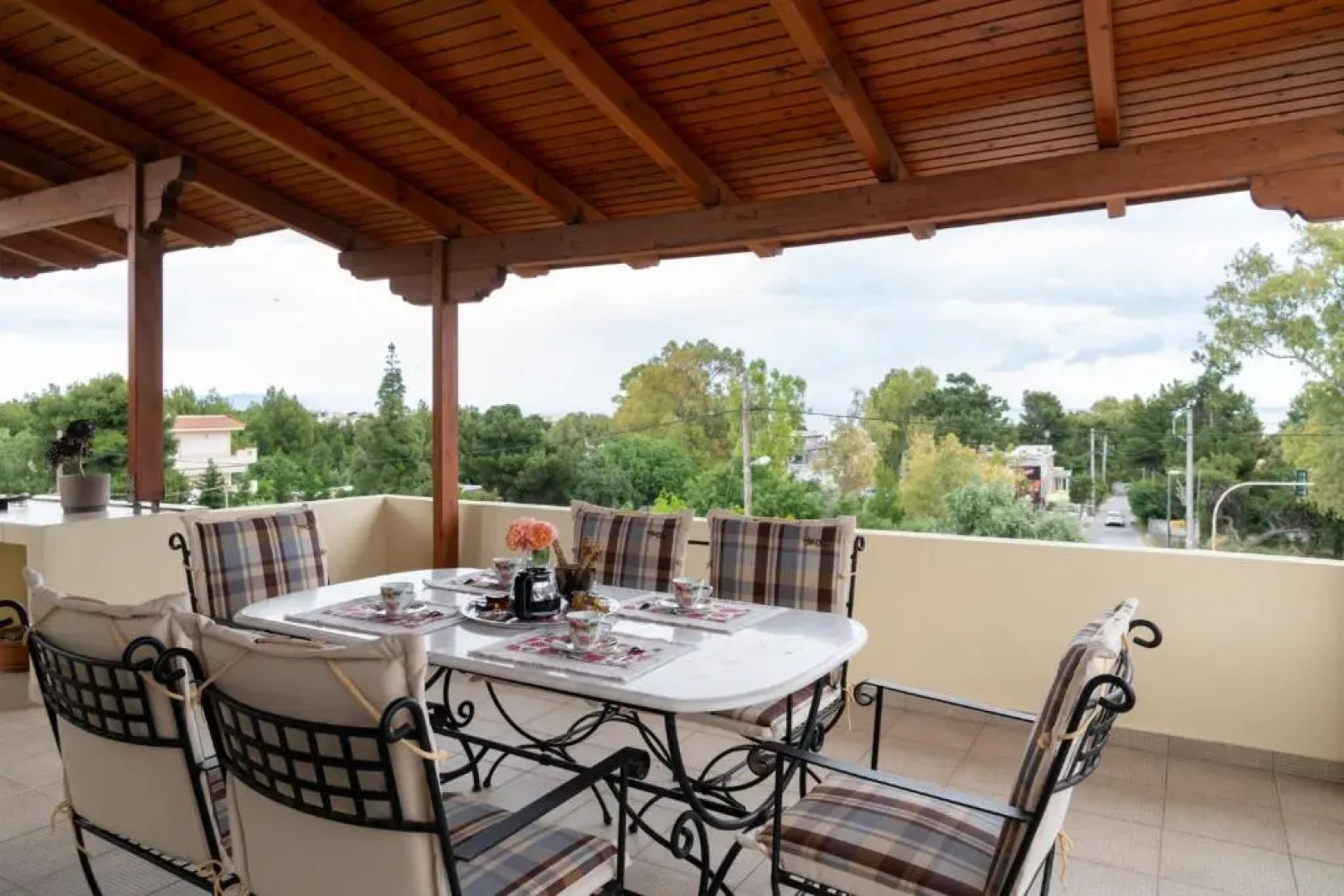 Rose's House (Near Airport)