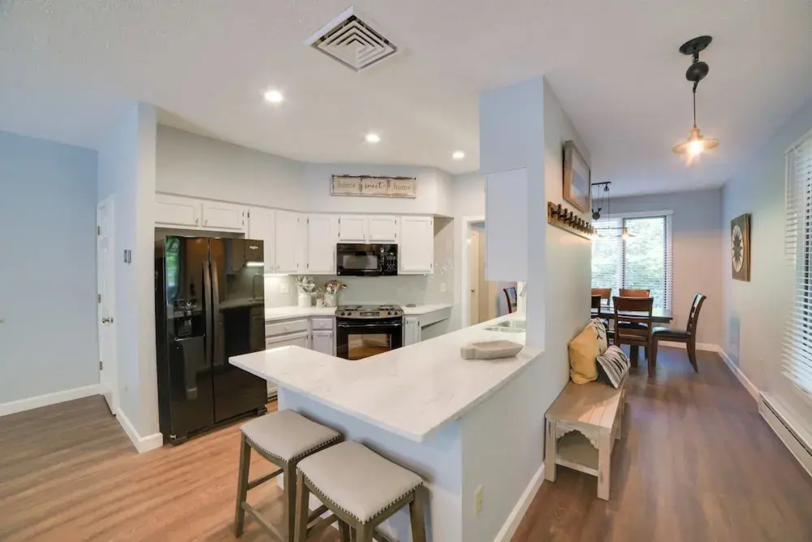 Lovely Condo w/ Deck, 1 Mi to Wintergreen Resort!