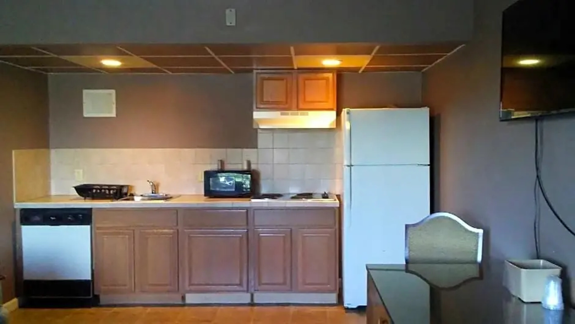 Whaler Inn and Suites