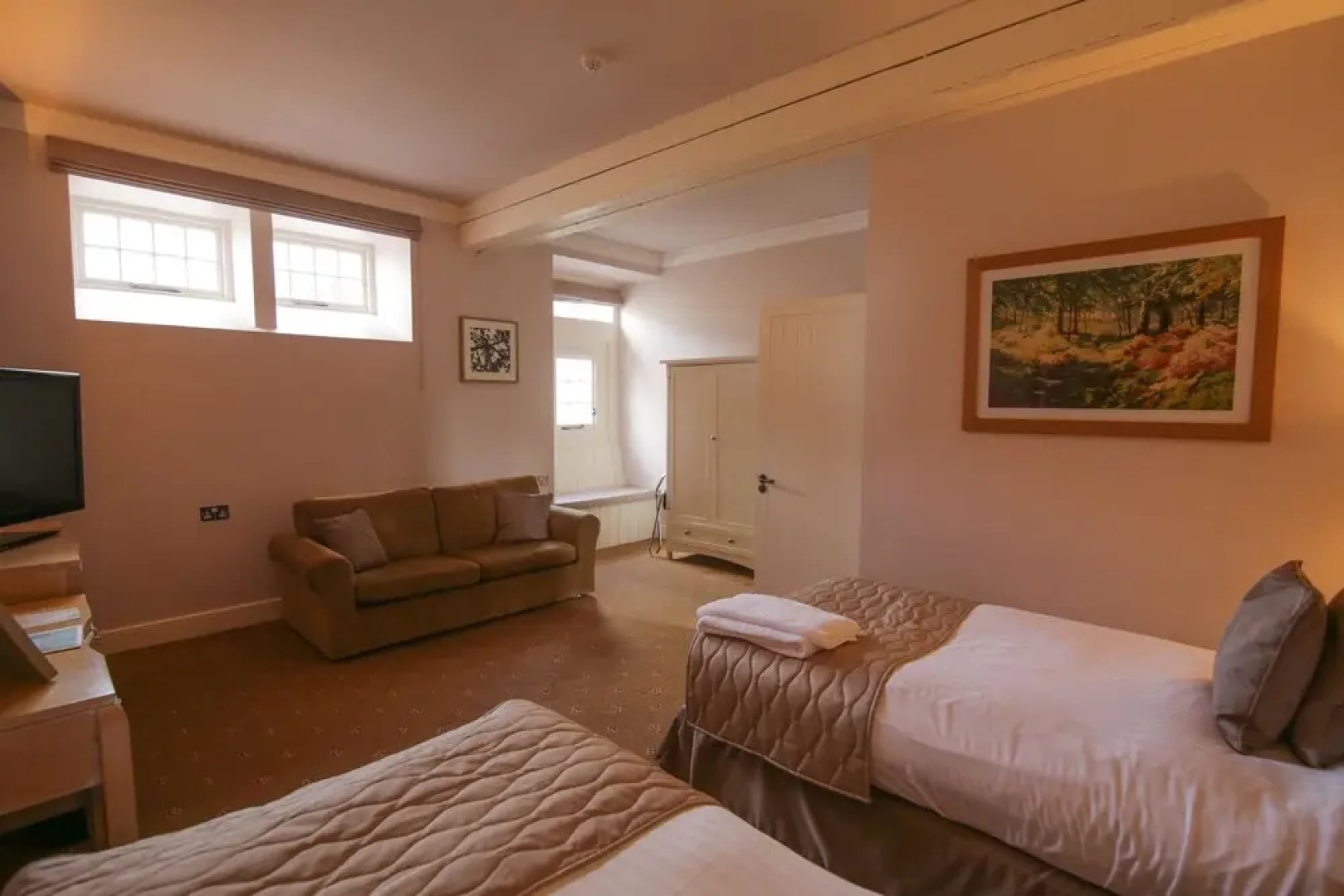 Tracy Park Hotel and Country Club