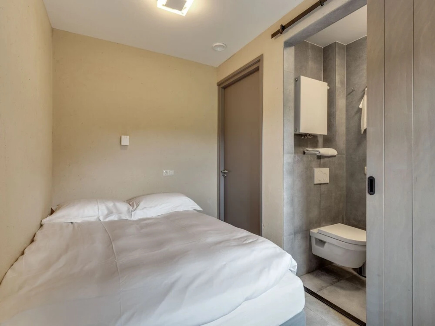 Attractively Renovated Farmhouse From Around 1700