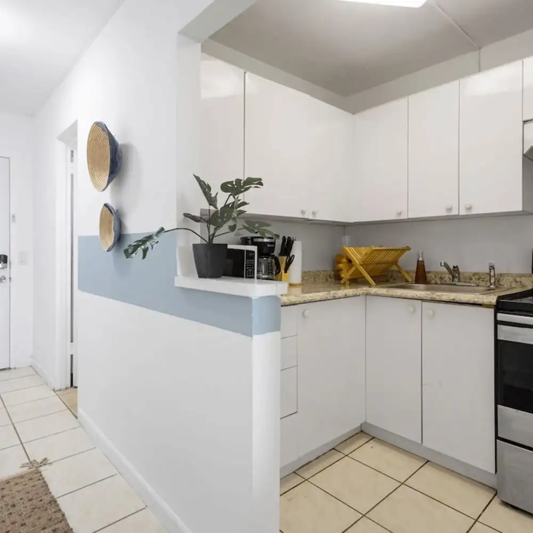 Bayshore Bliss- Cozy Space Pool Views