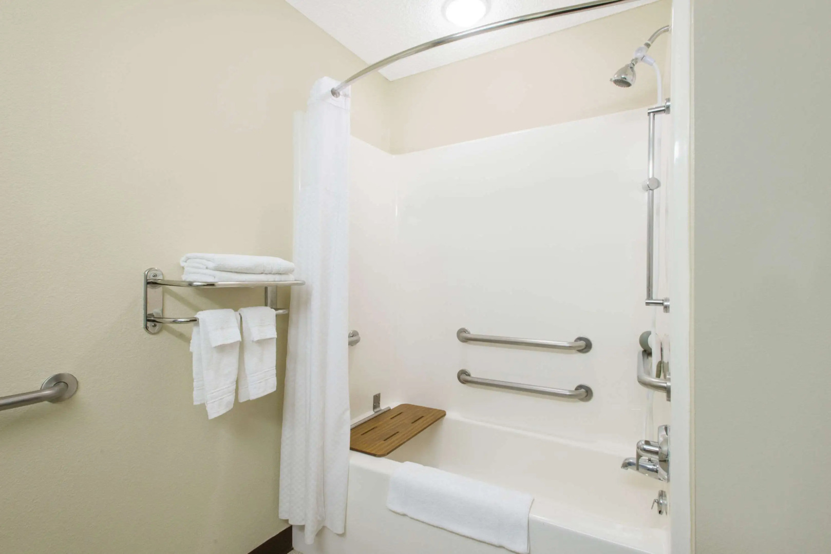 Microtel Inn & Suites by Wyndham Seneca Falls