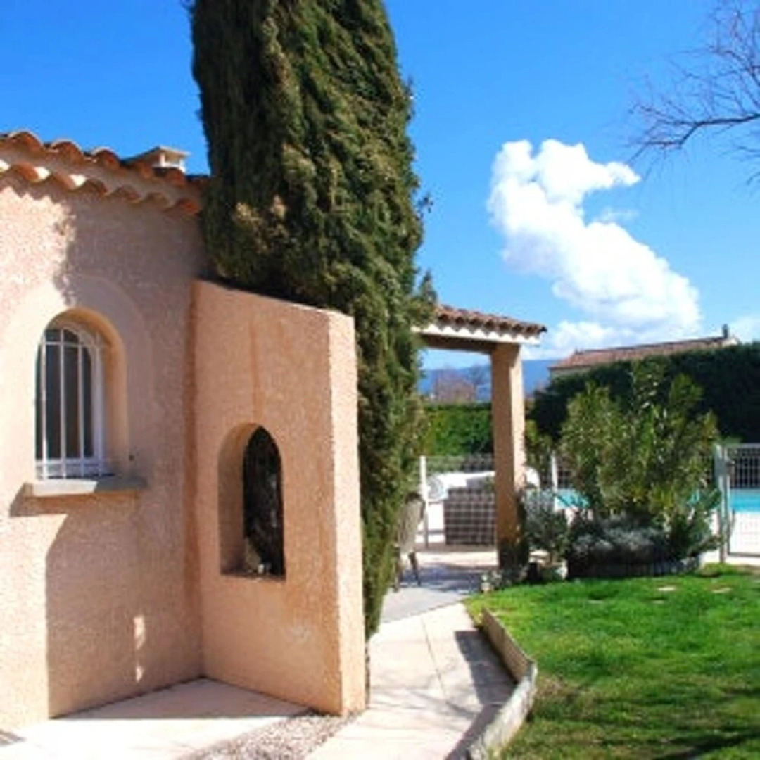 Beautiful villa with swimming-pool