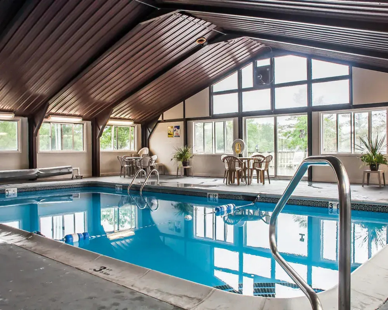 Econo Lodge Watertown