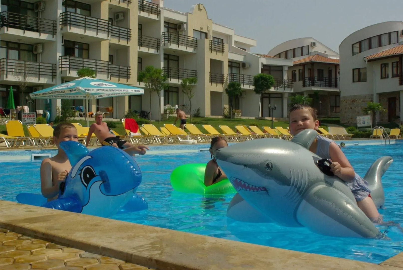 DIAMOND Apart Complex