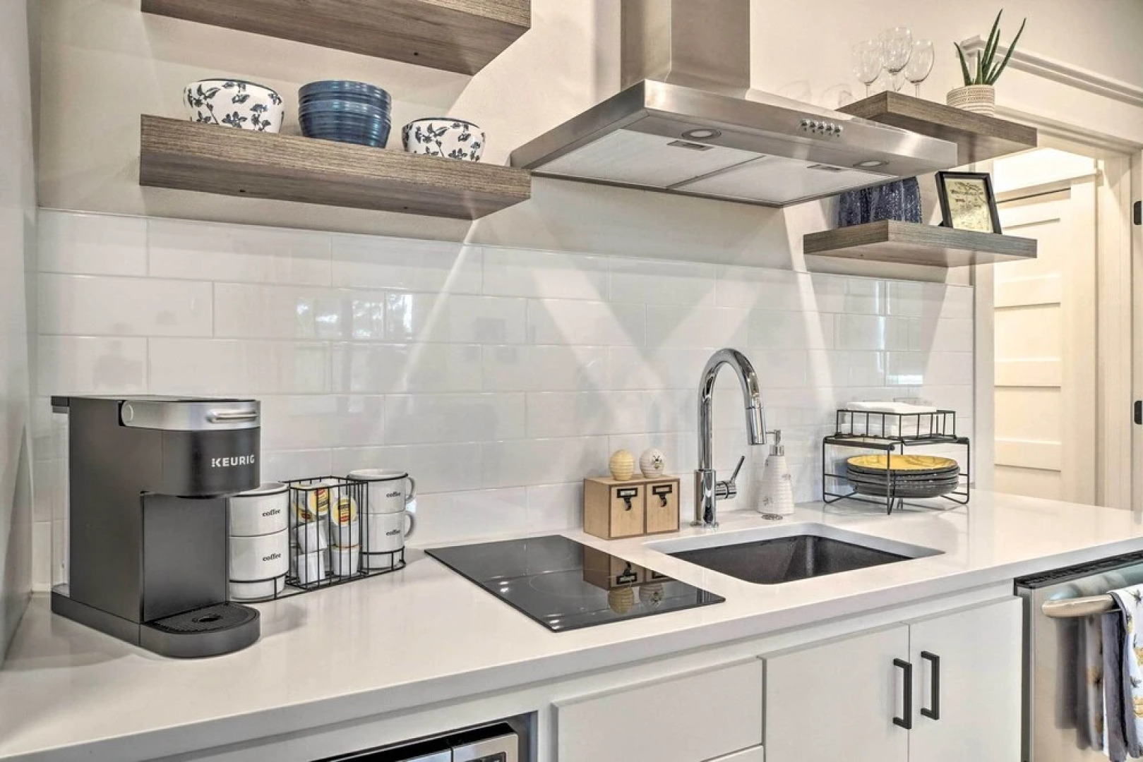 Airy Bentonville Studio < 1 Mile to City Square!