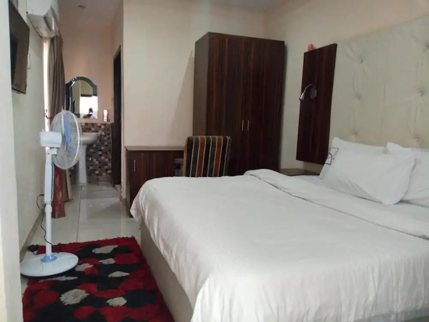 Danest Hotel And Suites