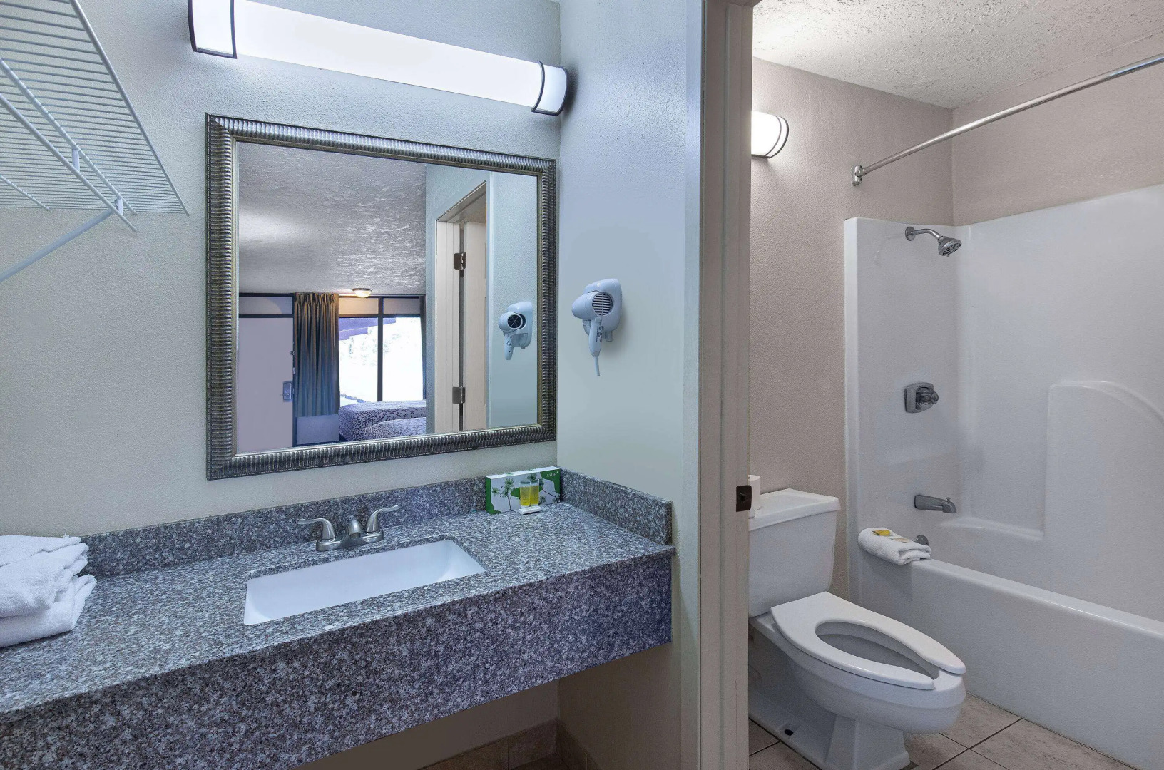 Americana Inn, a Travelodge by Wyndham