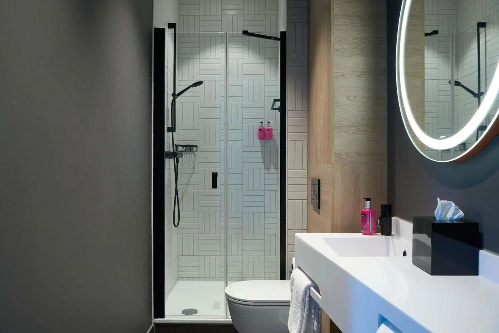 Moxy Amsterdam Schiphol Airport