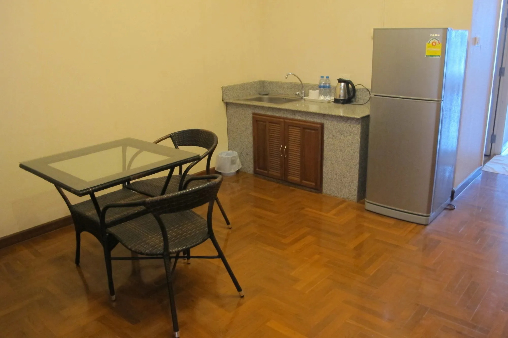 Chateau Vista Serviced apartment