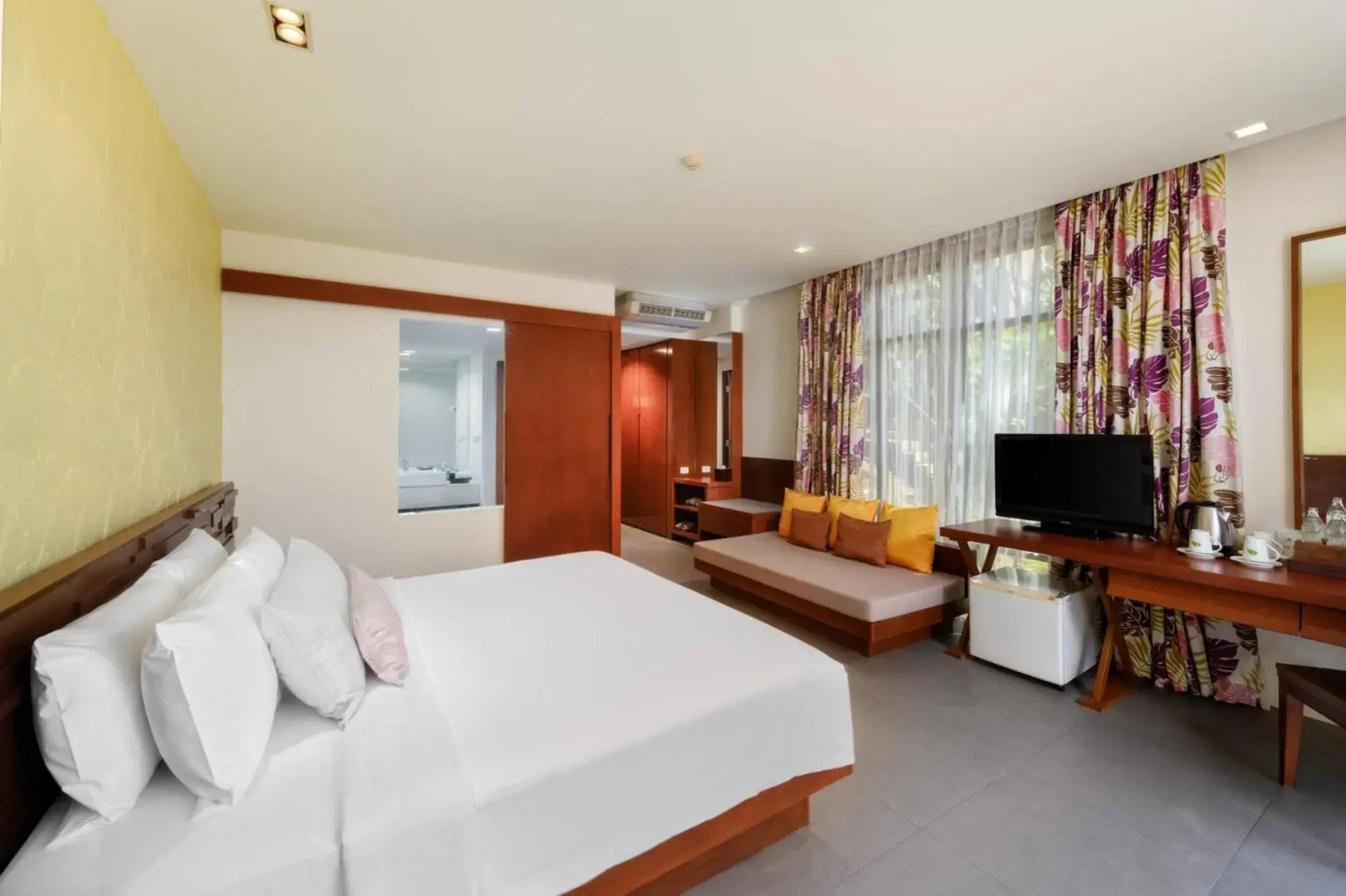 Отель Karon Phunaka Resort & Spa