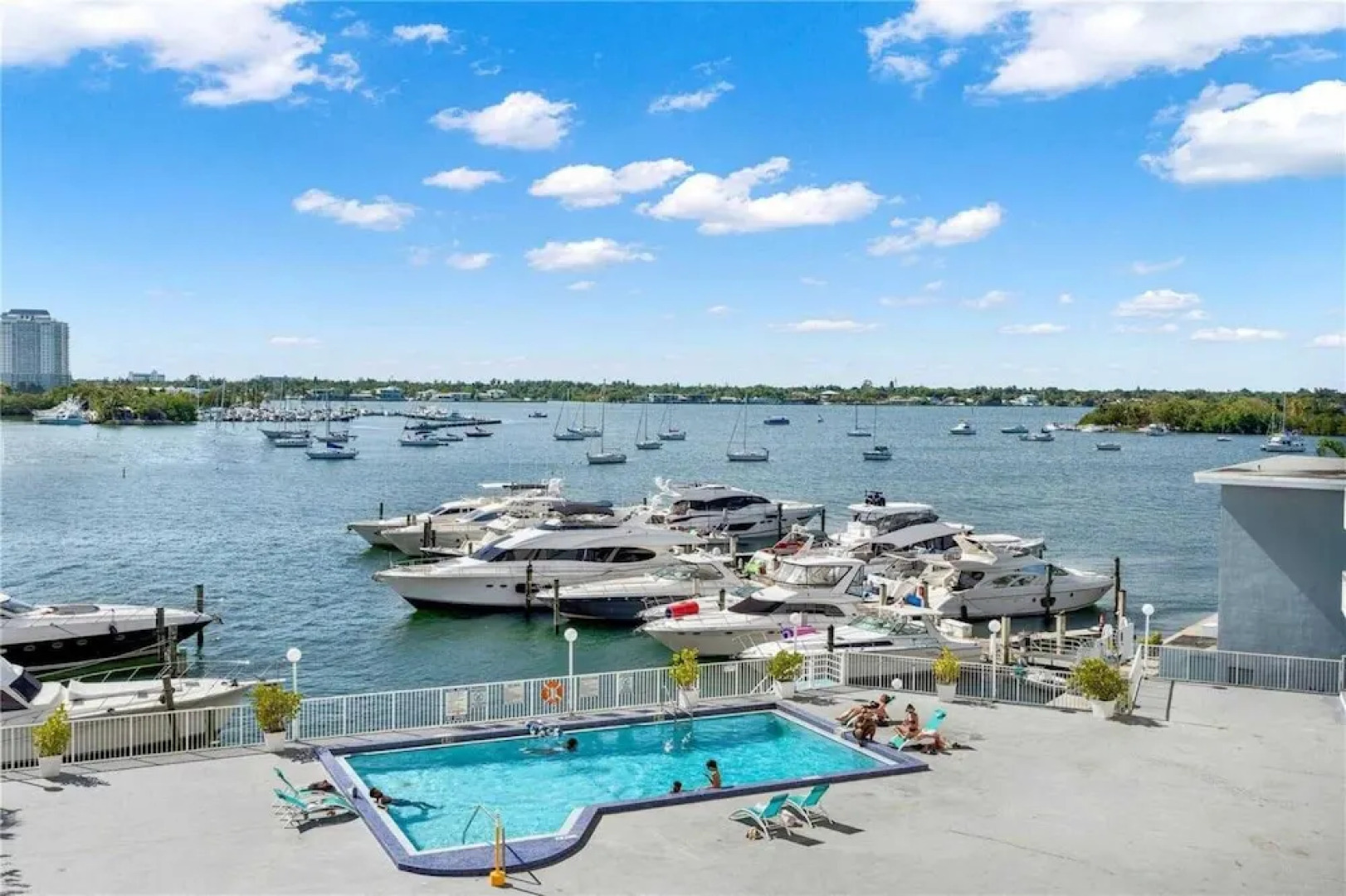 Bella Vista - Water Views Pool and Parking