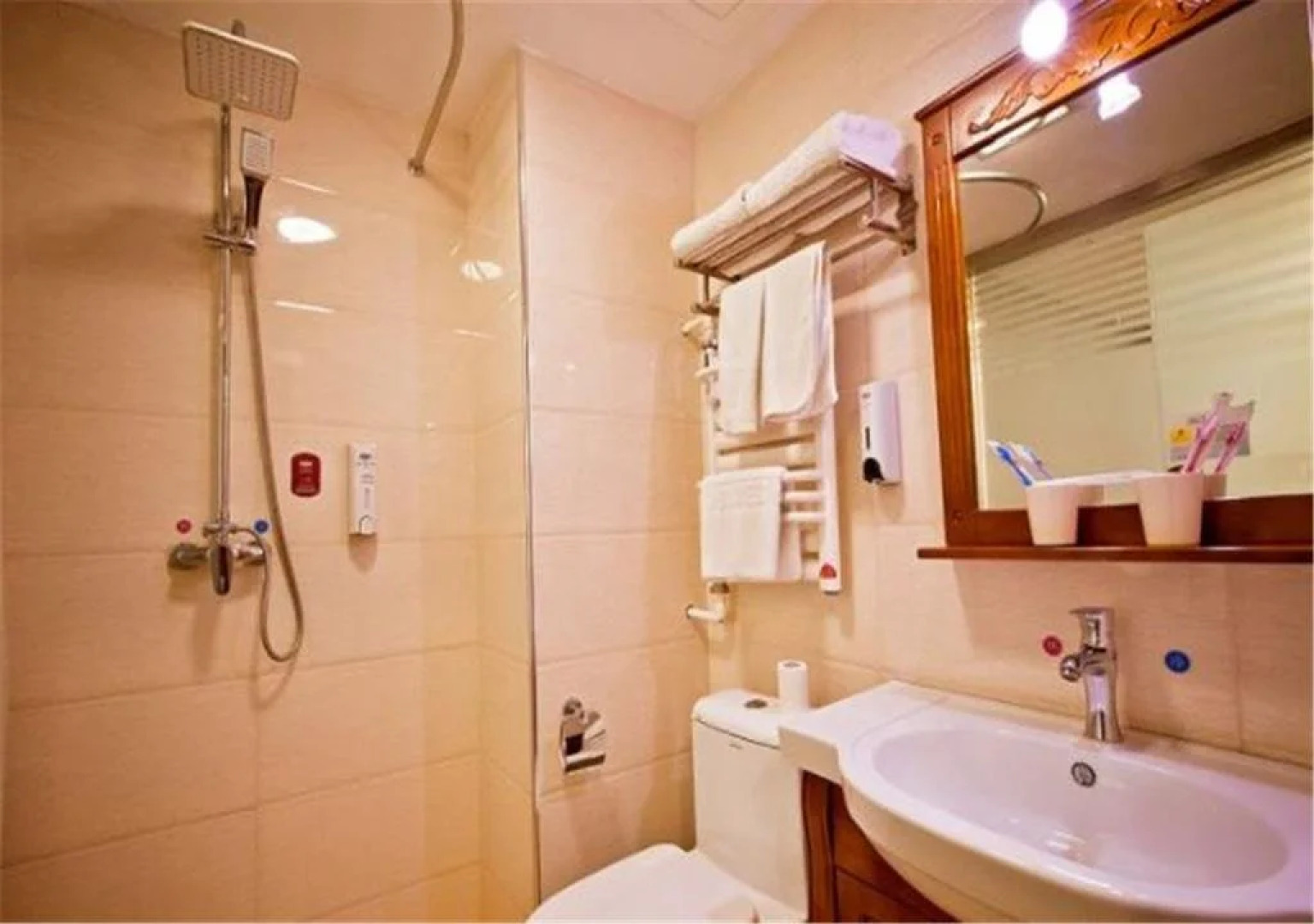 Elan Hotel Korla Passenger Transport Center Branch